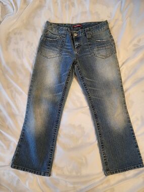 Union Bay Women’s Mid-Rise Blue Washed Cropped Jeans